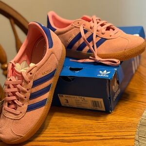 Girls shoes